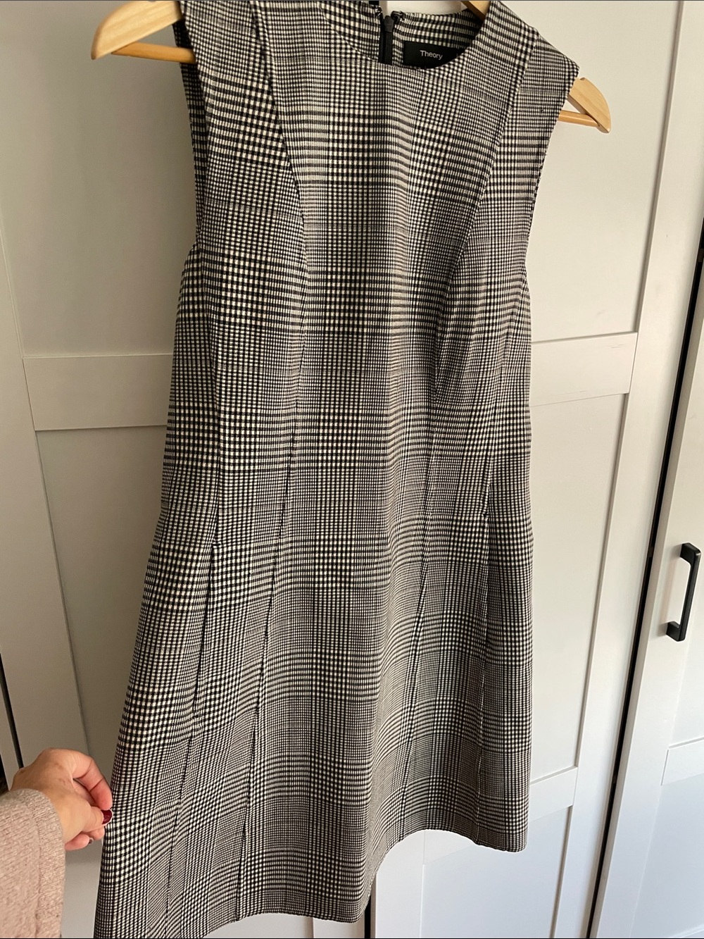 Theory Black & White Glen Plaid Sleeveless Shift Dress - Picture 8 of 9